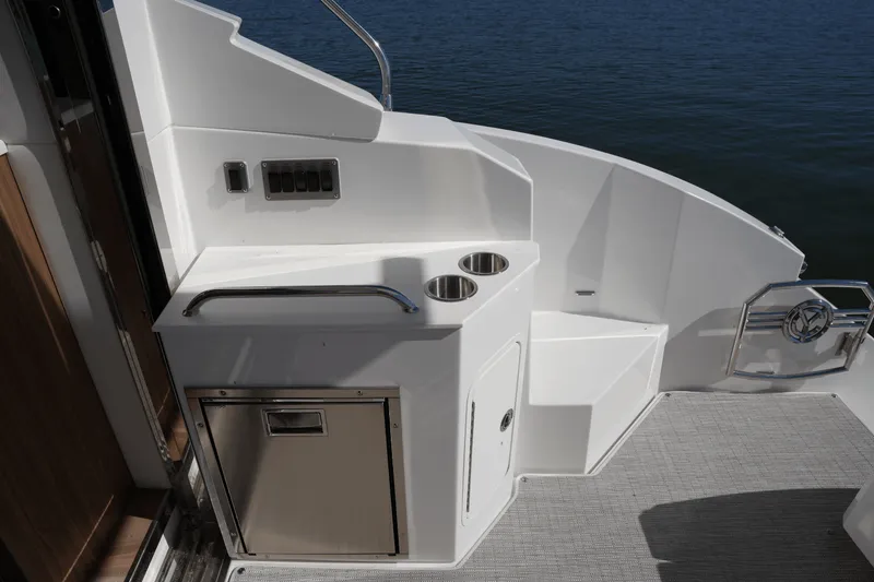 Slide: The Image of Cruisers Yachts 46 Cantius 2025 - 13