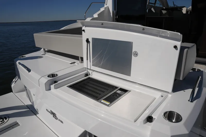 Slide: The Image of Cruisers Yachts 46 Cantius 2025 - 14