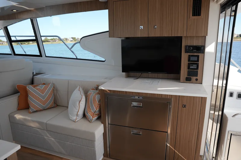 Slide: The Image of Cruisers Yachts 46 Cantius 2025 - 26