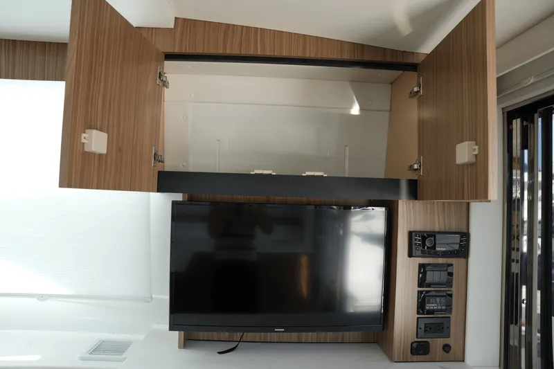 Slide: The Image of Cruisers Yachts 46 Cantius 2025 - 29