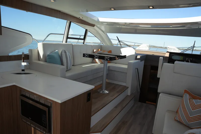 Slide: The Image of Cruisers Yachts 46 Cantius 2025 - 31