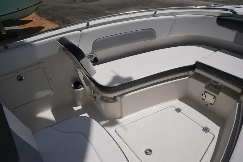 Slide: The Image of Robalo R242EX 2020 - 35