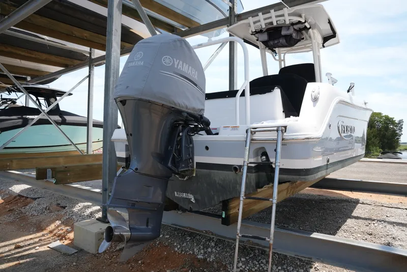 Slide: The Image of Robalo R242EX 2020 - 37