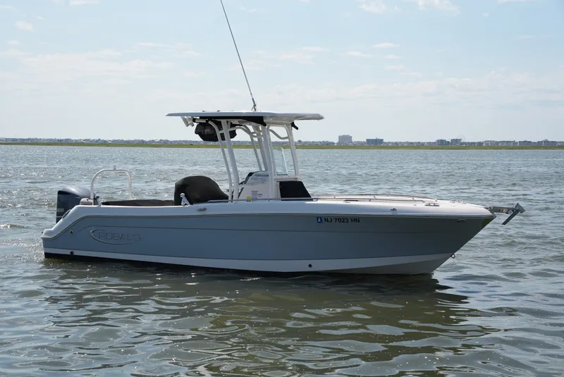 The Image of Robalo R242EX 2020 - 0