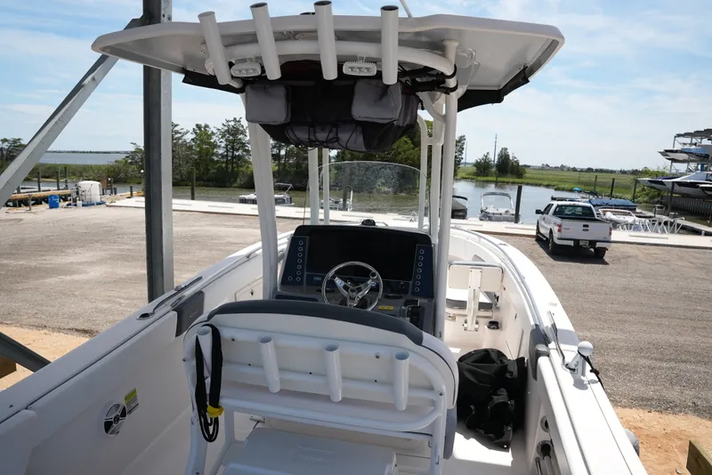 Slide: The Image of Robalo R242EX 2020 - 29