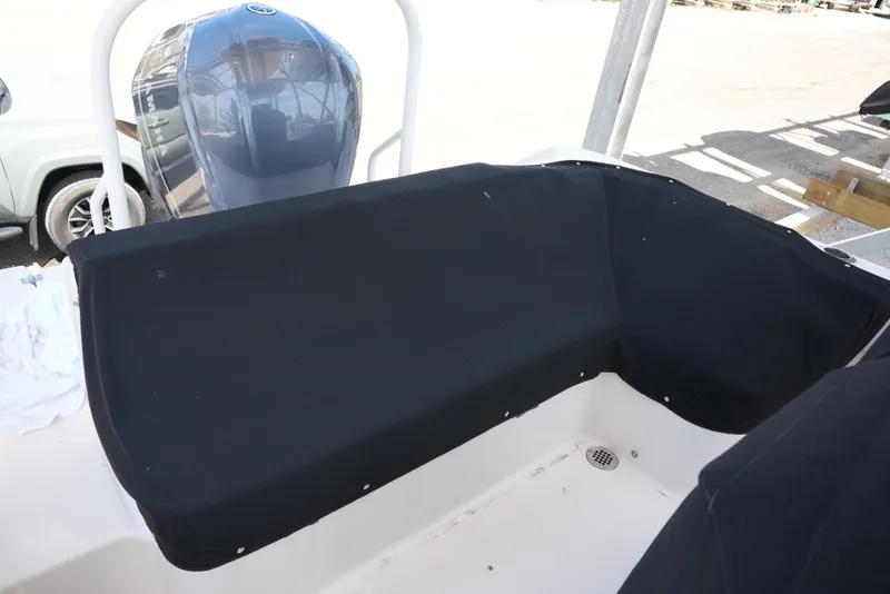 Slide: The Image of Robalo R242EX 2020 - 3