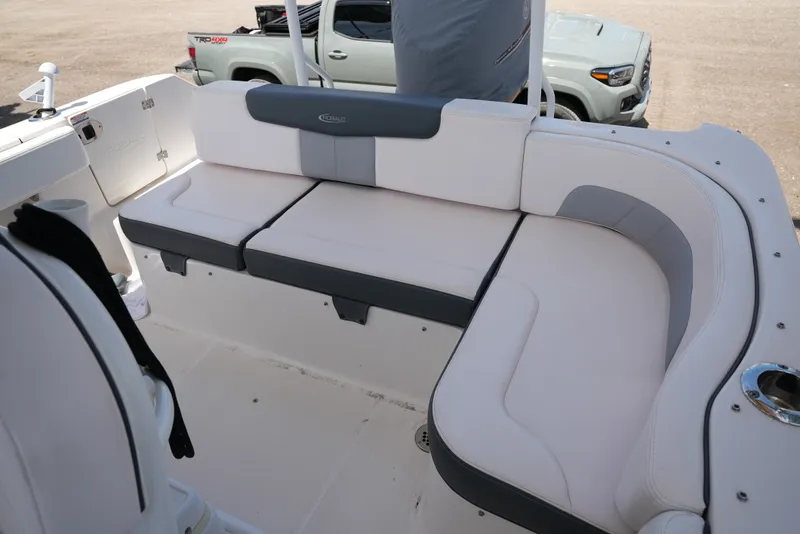 Slide: The Image of Robalo R242EX 2020 - 22