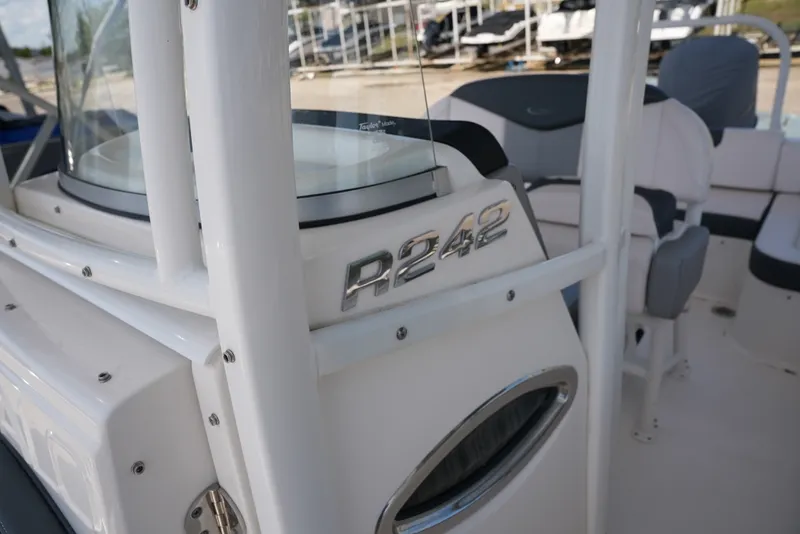 Slide: The Image of Robalo R242EX 2020 - 17