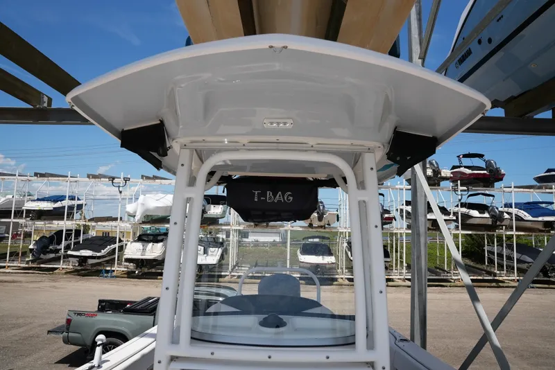 Slide: The Image of Robalo R242EX 2020 - 11