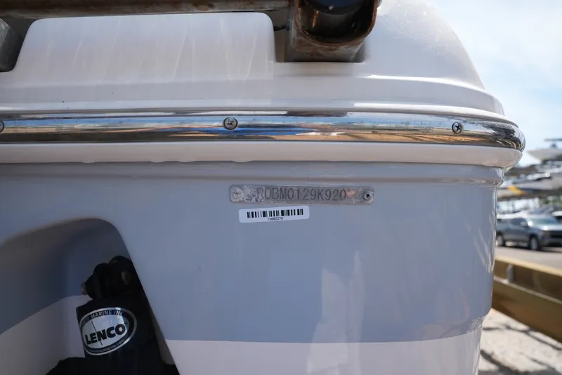 Slide: The Image of Robalo R242EX 2020 - 38