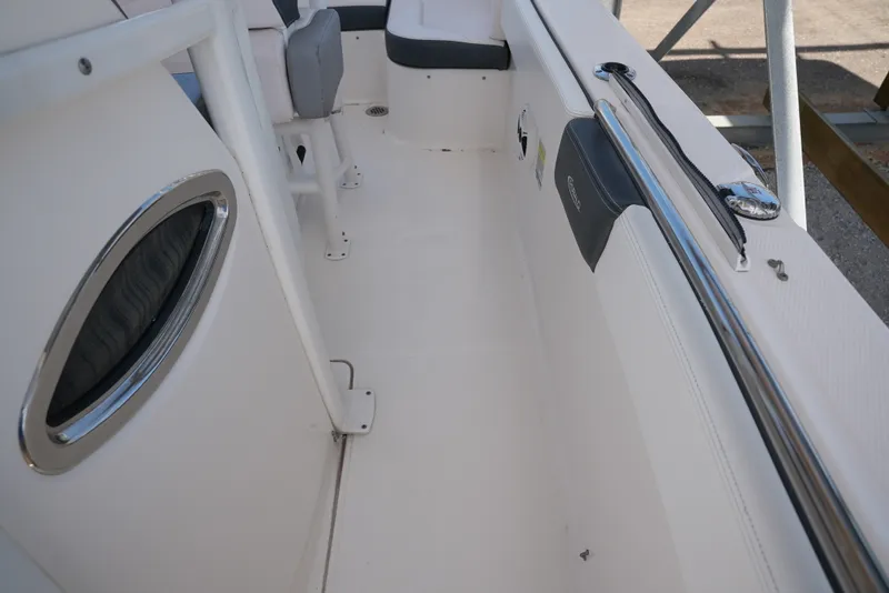 Slide: The Image of Robalo R242EX 2020 - 19