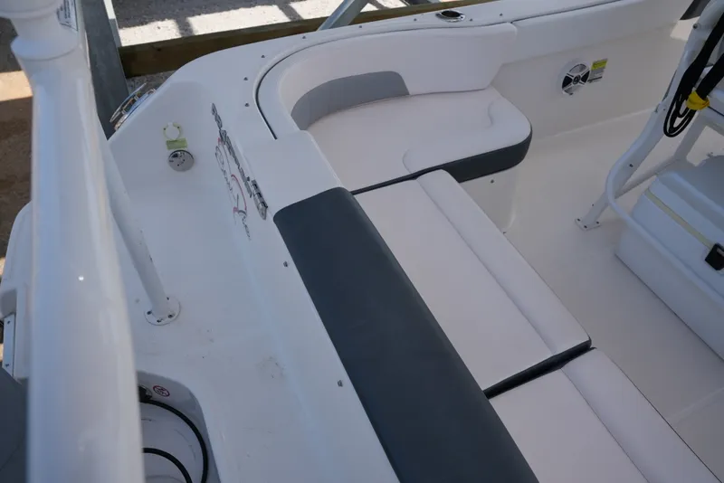 Slide: The Image of Robalo R242EX 2020 - 30
