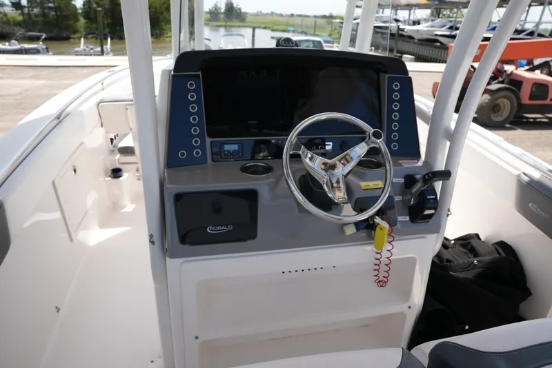 Slide: The Image of Robalo R242EX 2020 - 23