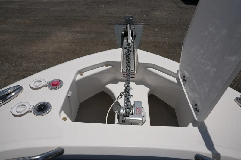 Slide: The Image of Robalo R242EX 2020 - 12