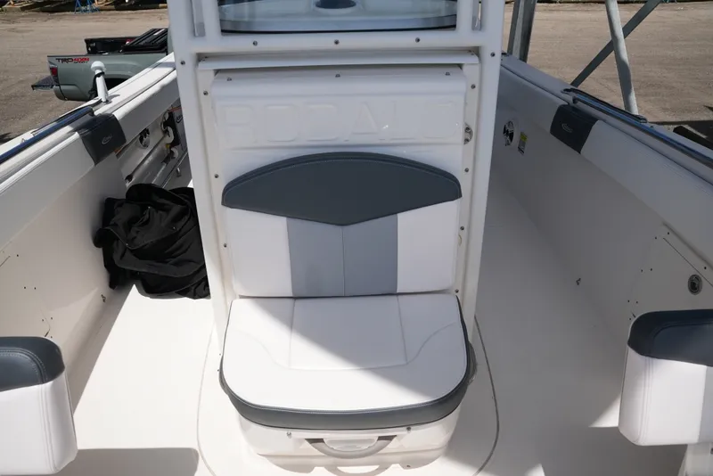 Slide: The Image of Robalo R242EX 2020 - 10