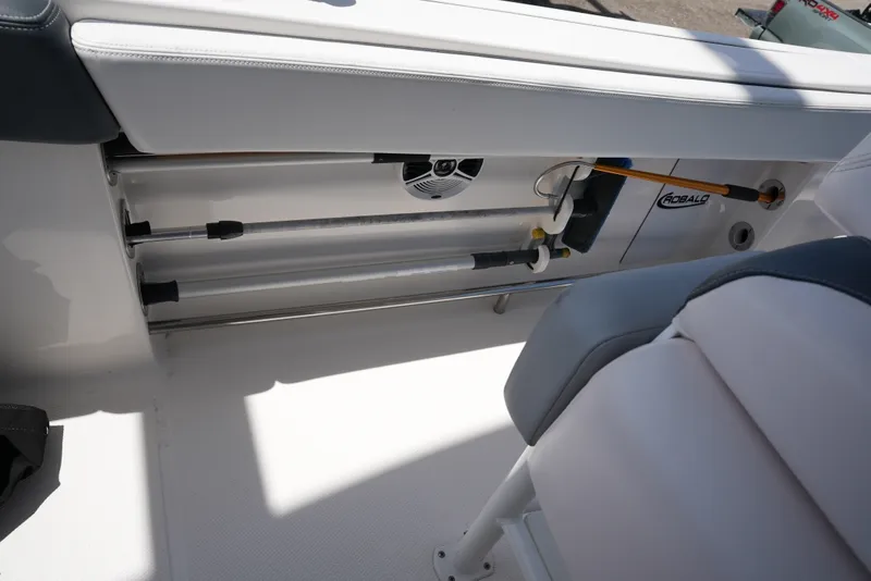 Slide: The Image of Robalo R242EX 2020 - 26