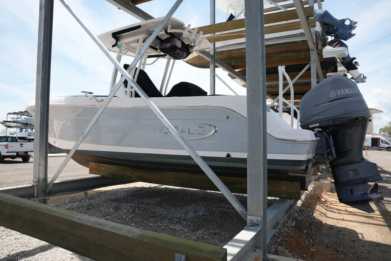 Slide: The Image of Robalo R242EX 2020 - 40