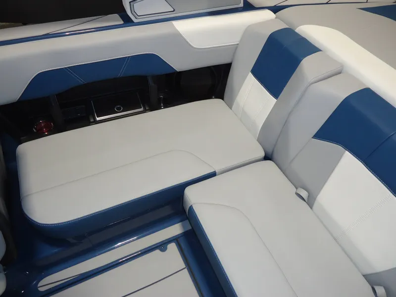 Slide: The Image of Malibu Boats 20 VTX 2026 - 4