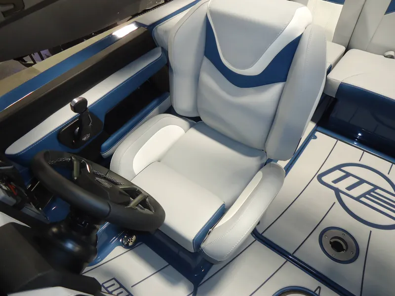 Slide: The Image of Malibu Boats 20 VTX 2026 - 7