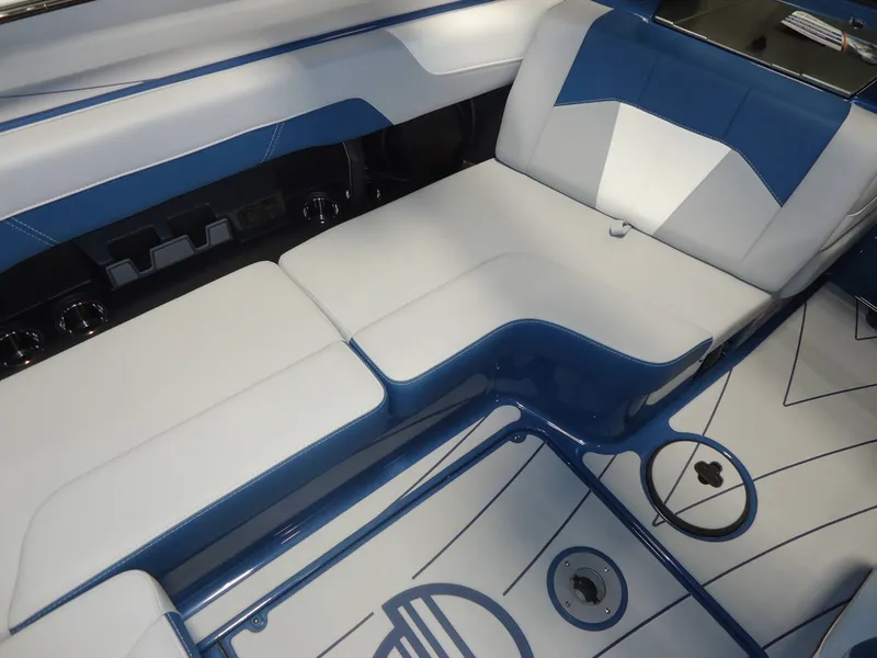 Slide: The Image of Malibu Boats 20 VTX 2026 - 6