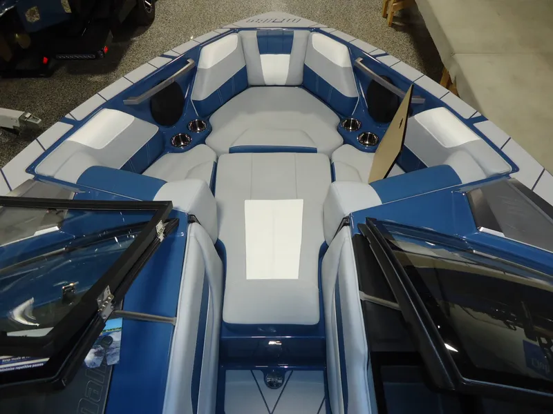 Slide: The Image of Malibu Boats 20 VTX 2026 - 1