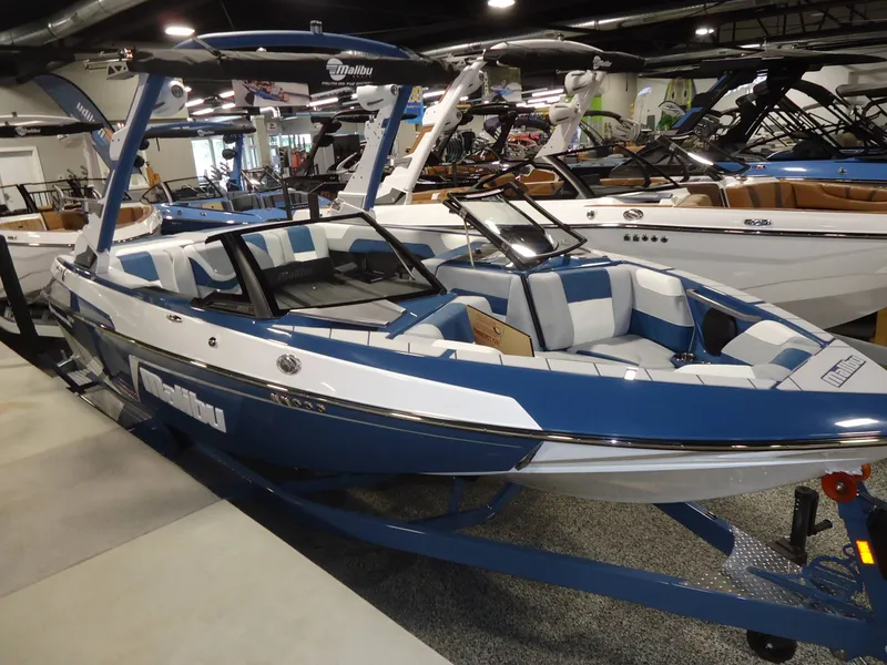 Slide: The Image of Malibu Boats 20 VTX 2026 - 12