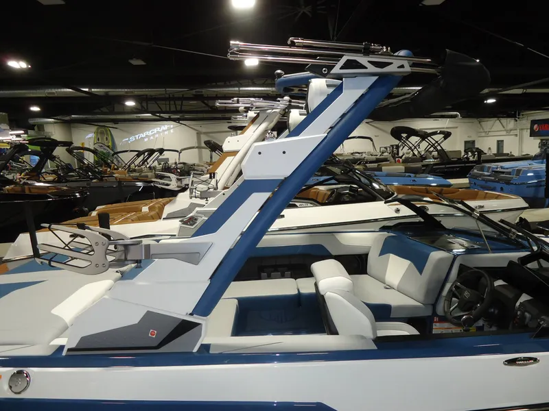 Slide: The Image of Malibu Boats 20 VTX 2026 - 9
