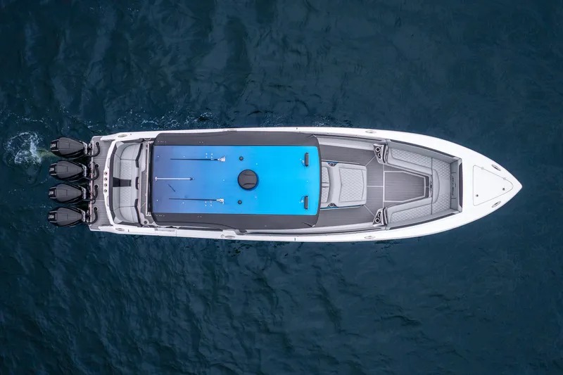 Slide: The Image of Nortech 390 Sport Center Console 2024 - 20