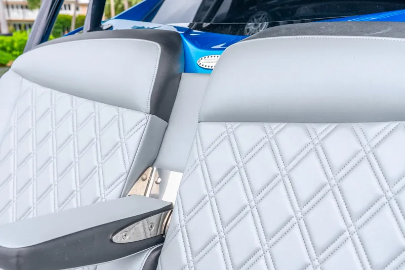 Slide: The Image of Nortech 390 Sport Center Console 2024 - 43