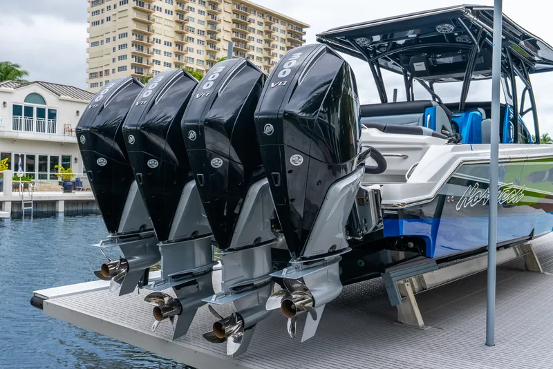 Slide: The Image of Nortech 390 Sport Center Console 2024 - 23