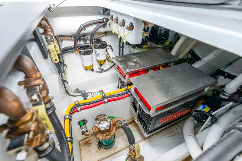 Slide: The Image of Nortech 390 Sport Center Console 2024 - 32