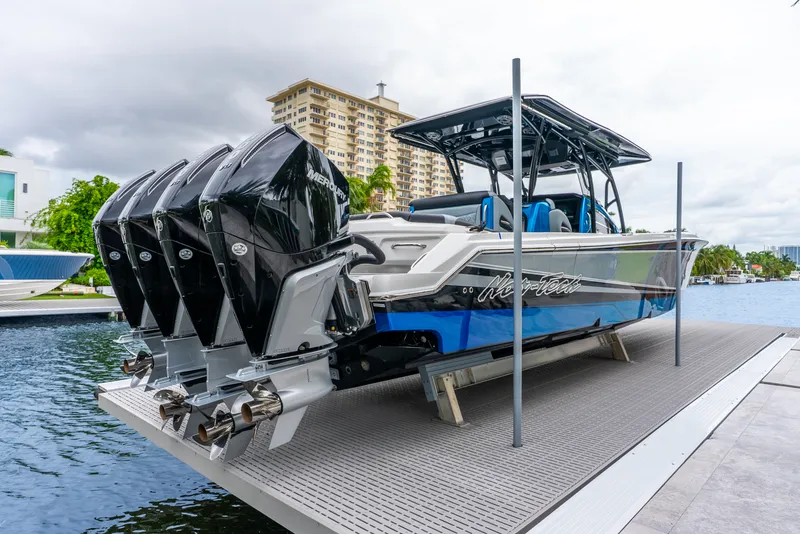 Slide: The Image of Nortech 390 Sport Center Console 2024 - 24
