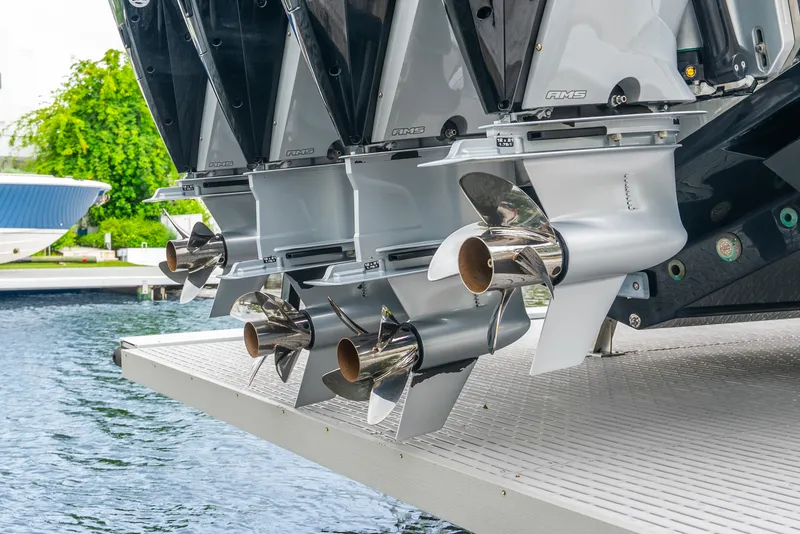 Slide: The Image of Nortech 390 Sport Center Console 2024 - 28