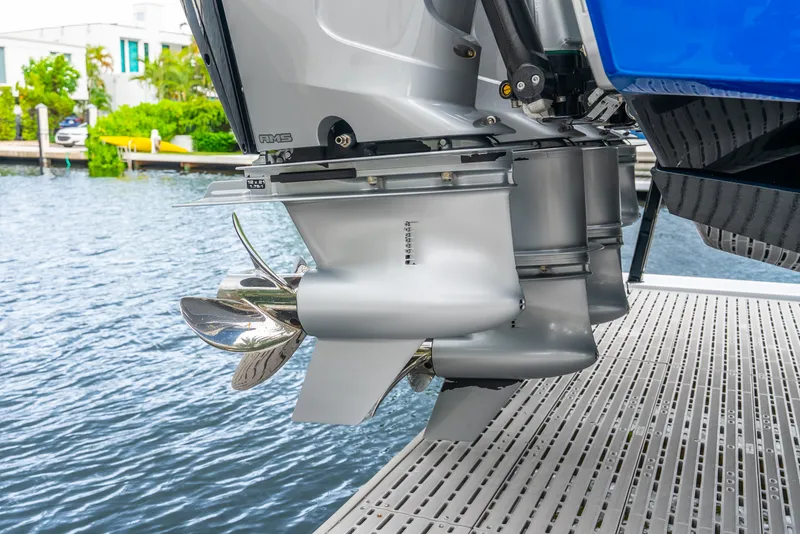 Slide: The Image of Nortech 390 Sport Center Console 2024 - 27