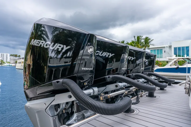 Slide: The Image of Nortech 390 Sport Center Console 2024 - 21