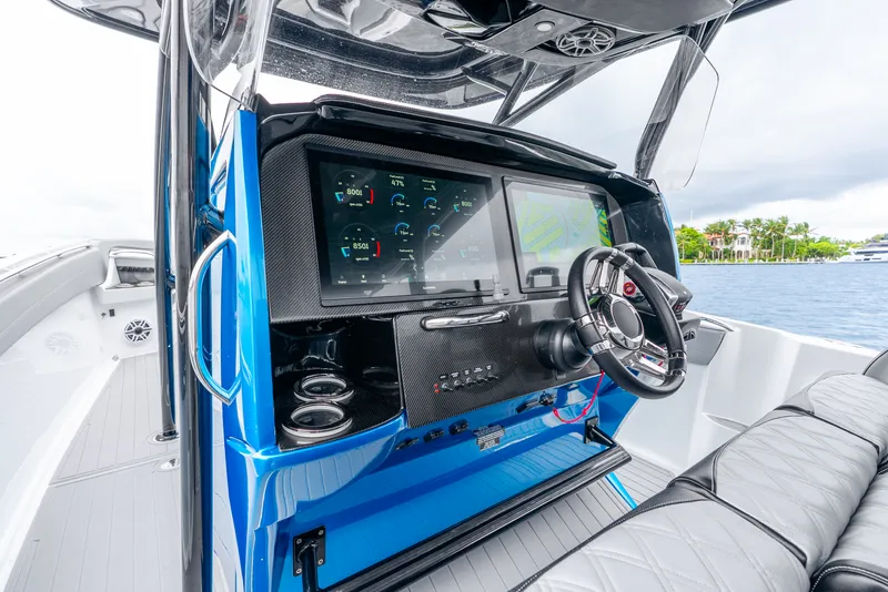 Slide: The Image of Nortech 390 Sport Center Console 2024 - 55