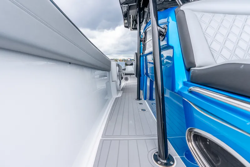 Slide: The Image of Nortech 390 Sport Center Console 2024 - 41
