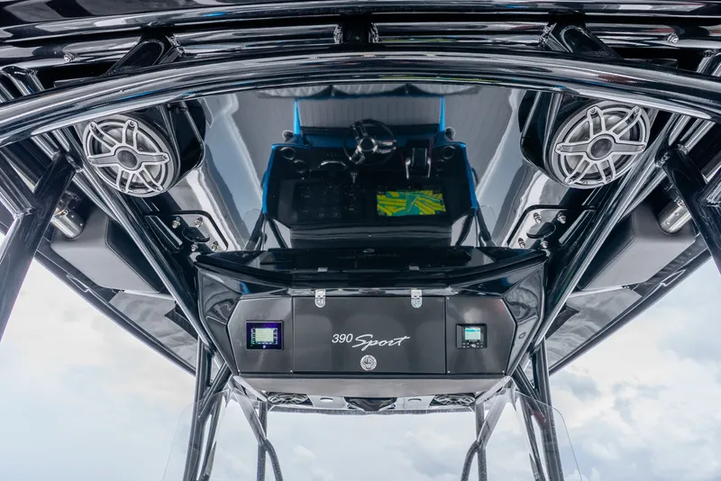 Slide: The Image of Nortech 390 Sport Center Console 2024 - 58
