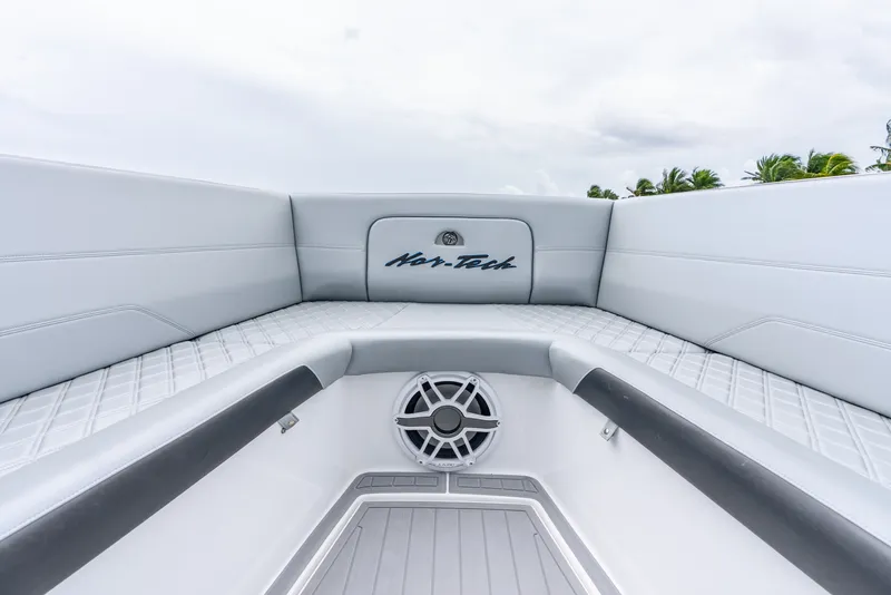 Slide: The Image of Nortech 390 Sport Center Console 2024 - 37