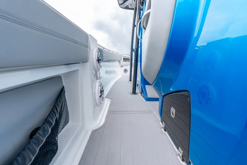 Slide: The Image of Nortech 390 Sport Center Console 2024 - 54