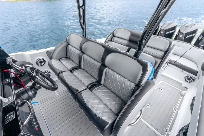 Slide: The Image of Nortech 390 Sport Center Console 2024 - 60