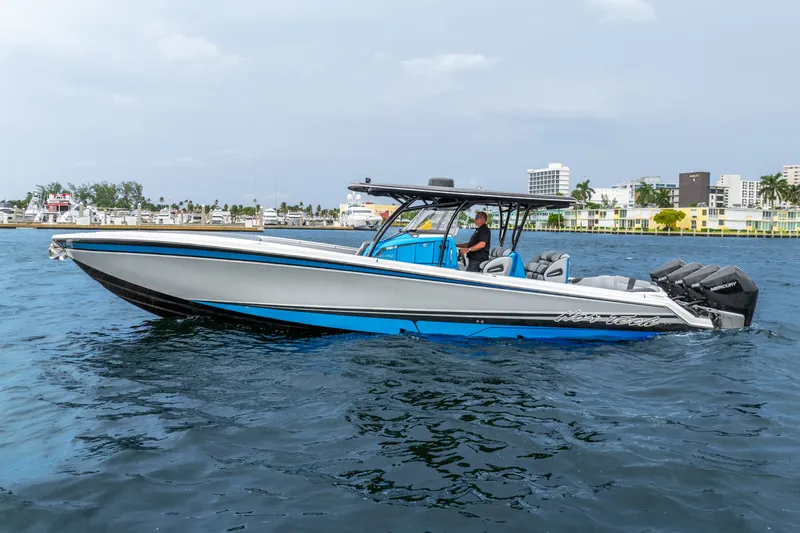 Slide: The Image of Nortech 390 Sport Center Console 2024 - 15