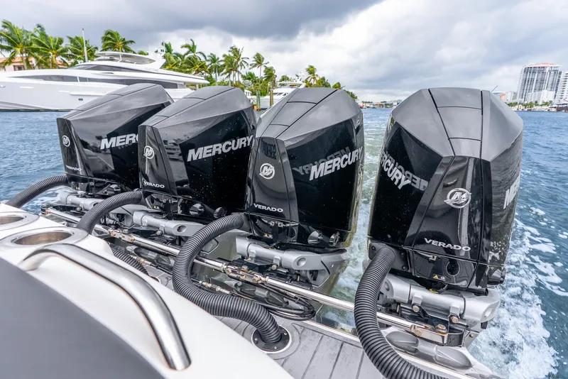 Slide: The Image of Nortech 390 Sport Center Console 2024 - 46