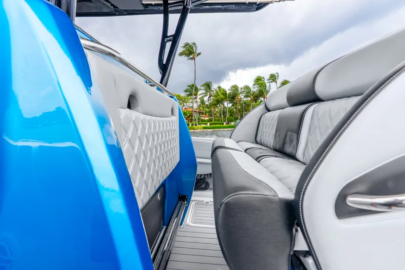 Slide: The Image of Nortech 390 Sport Center Console 2024 - 52