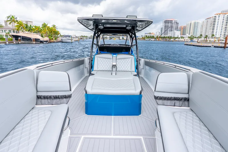 Slide: The Image of Nortech 390 Sport Center Console 2024 - 39