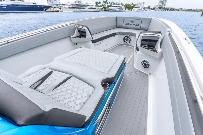 Slide: The Image of Nortech 390 Sport Center Console 2024 - 42