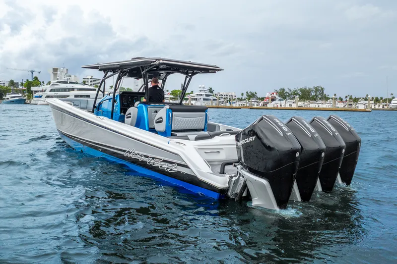 Slide: The Image of Nortech 390 Sport Center Console 2024 - 14