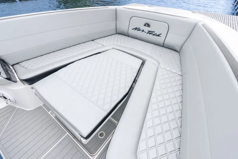 Slide: The Image of Nortech 390 Sport Center Console 2024 - 67