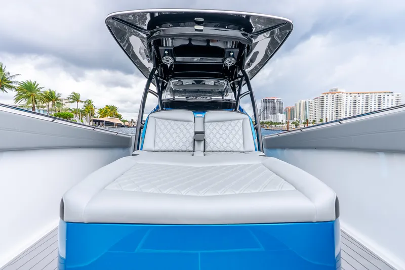 Slide: The Image of Nortech 390 Sport Center Console 2024 - 40