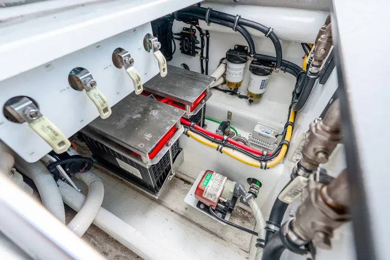 Slide: The Image of Nortech 390 Sport Center Console 2024 - 33